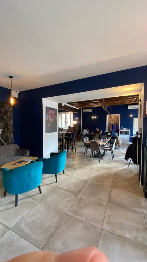 Hotel Restaurant La Place Saint-Amand-Montrond Exterior photo